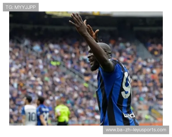 卢卡库二点跟进爆射，力量与时机完美融合